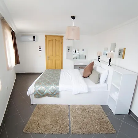 אכסניה Downtown Cozy