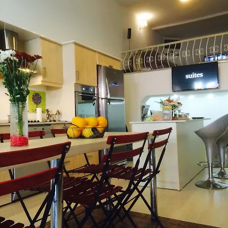 אכסניה Downtown Cozy